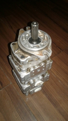 ปั้มแมคโค Pc30-6  เป็นปั้ม3ตอน ปั้มพร้อมใช้