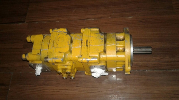 ปั้มแมคโค Pc30-6  เป็นปั้ม3ตอน ปั้มพร้อมใช้