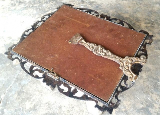 กรอบฉลุลาย หล่อเนื้อโลหะเก่า และพระบรมฉายาลักษณ์ ร.5 สภาพสมบูรณ์ลวดลายเก่าสวยมาก