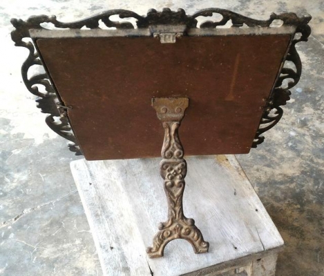 กรอบฉลุลาย หล่อเนื้อโลหะเก่า และพระบรมฉายาลักษณ์ ร.5 สภาพสมบูรณ์ลวดลายเก่าสวยมาก