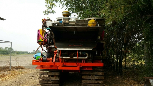 รถเกี่ยวข้าววรพจน์อุ้ม2.7 ตัน เครื่อง6hh1เทอร์โบ ตัวเดิน 12L