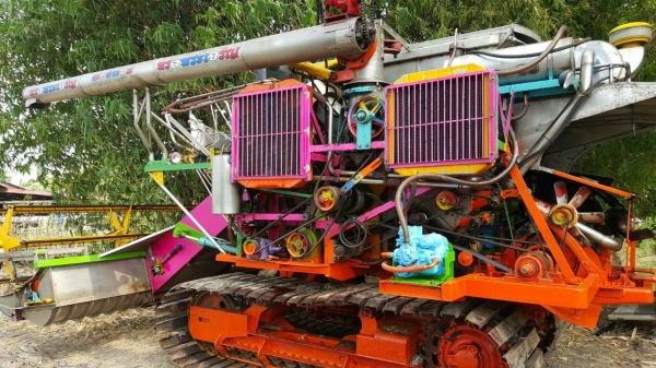 รถเกี่ยวข้าววรพจน์อุ้ม2.7 ตัน เครื่อง6hh1เทอร์โบ ตัวเดิน 12L