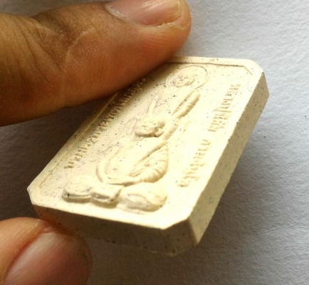 หลวงปู่มีชัย กามฉินโท จ.สุรินทร์ พระผงหลวงปู่เทพโลกอุดร