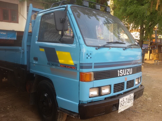 ISUZU NKR110 แรงม้า ปี38 (สัางลุยน้อย) เกียร์สั้น ดั้มหัวได้ รถห้างแท้(มีคอกคับ) เครื่องแน่นๆ แห้ง แรงดี (รถวิ่งใช้งานประจำ ระยะไกลสบายๆ) ยางดีๆ6 เส้น ยาง70-80\% แซสซีสวยๆ เยี่ยมๆ ไม่ผุไม่ดาม พื้นกระบะปูเหล็กหนาๆ พร้อมใช้งานได้เลย พร้อมโอนทั่วไทย ISUZU NKR110 แรงม้า ปี38 (สัางลุยน้อย) เกียร์สั้น ดั้มหัวได้ รถห้างแท้(มีคอกคับ) เครื่องแน่นๆ แห้ง แรงดี (รถวิ่งใช้งานประจำ ระยะไกลสบายๆ) ยางดีๆ6 เส้น ยาง70-80\% แซสซีสวยๆ เยี่ยมๆ ไม่ผุไม่ดาม พื้นกระบะปูเหล็กหนาๆ พร้อมใช้งานได้เลย พร้อมโอนทั่วไทย