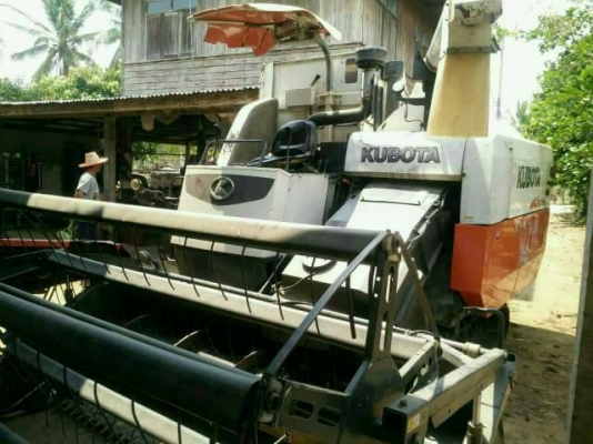 รถเกี่ยวคูโบต้าDC95GM อุ้ม จดปี54 ทำงาน2200ชม มีเทลเลอลากพร้อม เล่มพร้อม โอนครับ.