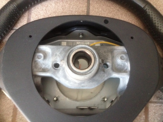 วง TOYOTA 3ก้านหนังเย็บโลโก้เเดงเก่าญี่ปุ่นเเท้สภาพดีไม่มีตัวจุดเเอรเเบ็ก