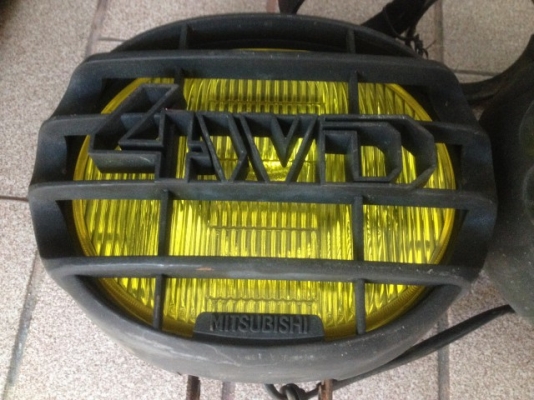 ไฟตัดหมอกอ๊อฟโรด MITSUBISHI เก่าญี่ปุ่นเเท้สภาพดีคู่ละ