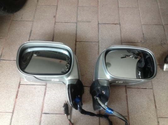 กระจกมองข้าง NISSAN มีไฟเลี้ยว LED เก่าญี่ปุ่นเเท้ไม่ทราบรุ่นเอาไปเเปลงใส่ได้