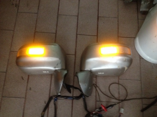 กระจกมองข้าง NISSAN มีไฟเลี้ยว LED เก่าญี่ปุ่นเเท้ไม่ทราบรุ่นเอาไปเเปลงใส่ได้