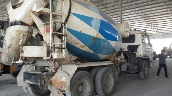 ขายสิบล้อโม่ปูน HINO สภาพพร้อมใช้งาน เครื่องเกียร์ดี โม่ตรง7คิวสภาพสวยพร้อมใช้งาน ยางพร้อมใฃ้ คัชชีดี ภายในเรียบร้อย เอกสารเล่มทะเบียนภาษีไม่ขาดพร้อมโอน