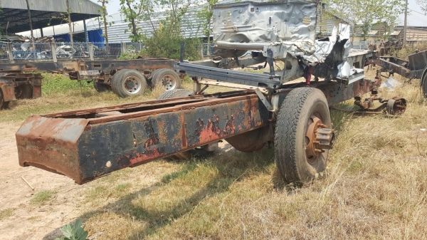 ขาย คัสซี ISUZU จัมโบ้ ไม่มีเลขคัสซี ไม่มีเล่มทะเบียน มีแค่คานหน้า กับเฟืองท้าย 240 ราคาคุยกันได้ครับ