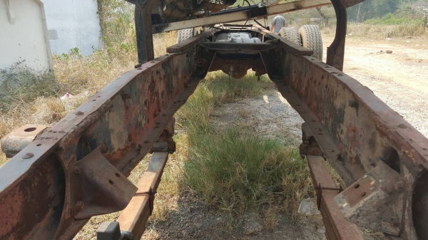 ขาย คัสซี ISUZU จัมโบ้ ไม่มีเลขคัสซี ไม่มีเล่มทะเบียน มีแค่คานหน้า กับเฟืองท้าย 240 ราคาคุยกันได้ครับ