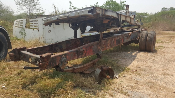 ขาย คัสซี ISUZU จัมโบ้ ไม่มีเลขคัสซี ไม่มีเล่มทะเบียน มีแค่คานหน้า กับเฟืองท้าย 240 ราคาคุยกันได้ครับ