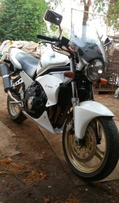 ขาย Honda cb1 400 ใช้เบอร์ นี้นะครับ 0899047406