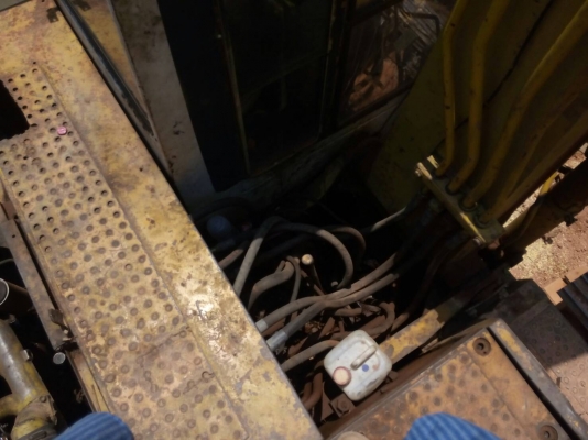 ขายรถแบคโฮ KOMATSU PC120-3 หัวคีปไม้พร้อมบุ้งกี๋ ราคา 450000 ขายรถแบคโฮ KOMATSU PC120-3 หัวคีปไม้พร้อมบุ้งกี๋ ราคา 450000