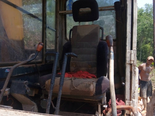 ขายรถแบคโฮ KOMATSU PC120-3 หัวคีปไม้พร้อมบุ้งกี๋ ราคา 450000 ขายรถแบคโฮ KOMATSU PC120-3 หัวคีปไม้พร้อมบุ้งกี๋ ราคา 450000