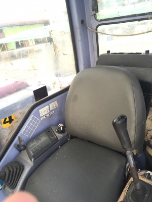 ขายแบคโฮโคมัสสุPC75US นำเข้าญี่ปุ่นไม่เคยใช้งานในไทย มีเอกสารพร้อม แทร็กโซ่เหล็กหุ้มยาง บูมตรง มีลายกระแทก แอร์เย็น ปั้มนิ้วแรงดี สภาพพร้อมใช้งาน