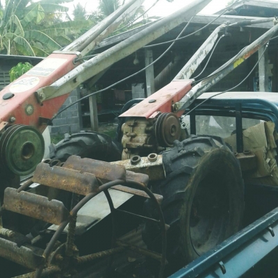 โครง สยาม 2 ตัว 16,000 บาท เกียร์เข้าได้ปกติ มีล้อเหล็ก2 คู่ แถมล้อยางให้1 คู่