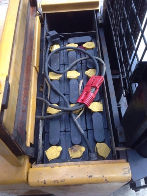 ขายครับโฟ็คลิฟไฟฟ้า ขนาด1ตัน แบตเสื่อม ขาย 29000 บาท