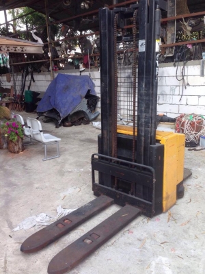 ขายครับโฟ็คลิฟไฟฟ้า ขนาด1ตัน แบตเสื่อม ขาย 29000 บาท