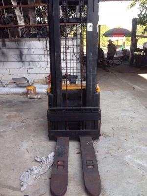 ขายครับโฟ็คลิฟไฟฟ้า ขนาด1ตัน แบตเสื่อม ขาย 29000 บาท