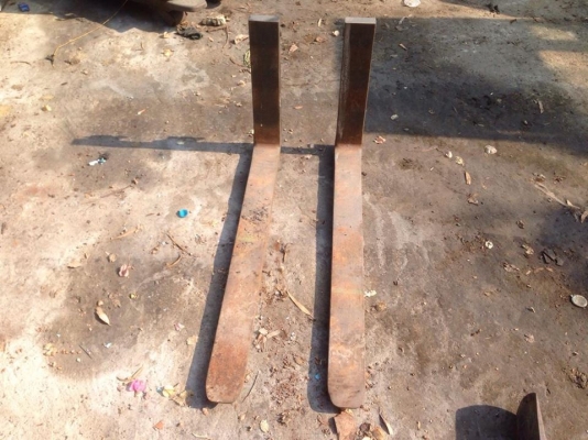 ขายงาโฟ็คลิฟ2ตันครึ่ง ยาว110ซ.ม สูง54ซ.ม กว้าง4นิ้ว ขาย 4000 บาท