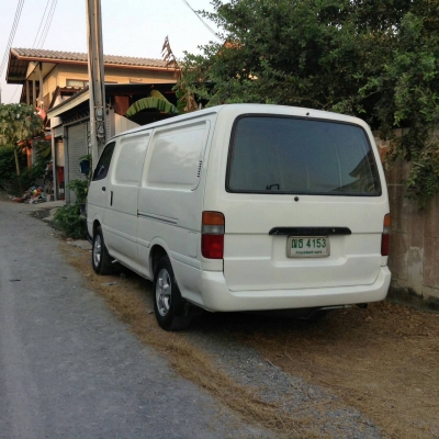 TOYOTA HIACE ปี2004 รถตู้บรรทุก เครื่องเดิมดีเซล3.0แน่น  เอาไว้ใช้งานคุ้ม