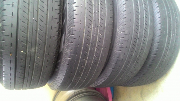 ยางบริสโตน215/70/15ปี11 มีปะ1เส้น ชุด 2600บาท