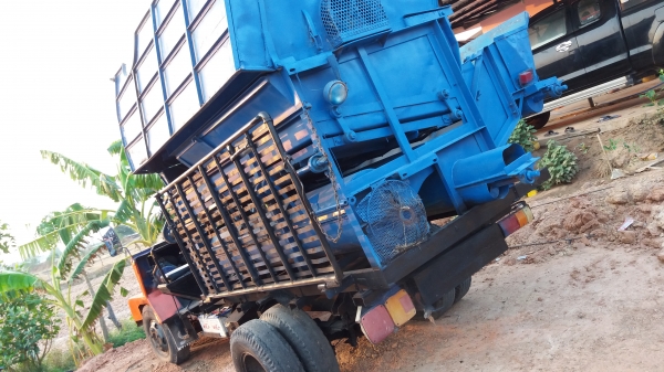 รถนวดข้าว7ฟุตรถ6ล้อเครื่องฮิโน่6สูบ รถนวดข้าว7ฟุตรถ6ล้อเครื่องฮิโน่6สูบ