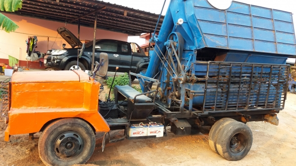 รถนวดข้าว7ฟุตรถ6ล้อเครื่องฮิโน่6สูบ