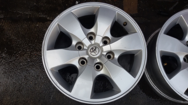 แม็ก Toyota VIGO Pre-runner ขอบ 16 2 ชุดสภาพเดิมๆ ไม่คดไม่ดุ้ง พร้อมใส่ ราคาถูกมาก่อนมาเลือกก่อนครับ ราคาชุดละ 3,900 บาท