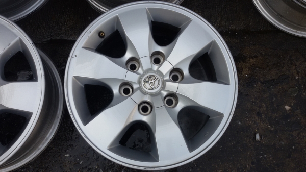 แม็ก Toyota VIGO Pre-runner ขอบ 16 2 ชุดสภาพเดิมๆ ไม่คดไม่ดุ้ง พร้อมใส่ ราคาถูกมาก่อนมาเลือกก่อนครับ ราคาชุดละ 3,900 บาท