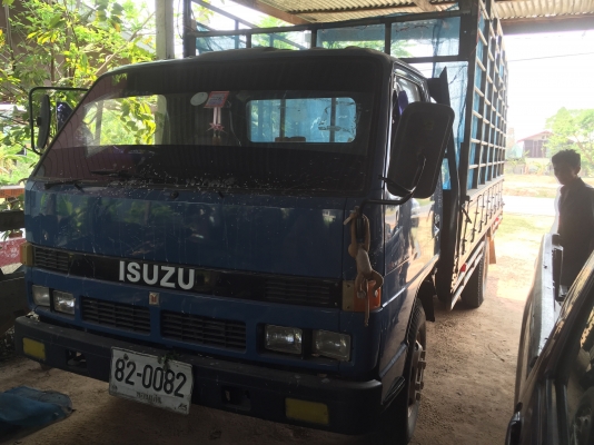 Isuzu npr115 ห้างแท้ตัวแรก Fหลัง หน้า เกียร์ยาว พร้อมหาวไฮดรอลิคขึ้นรถเกี่ยว