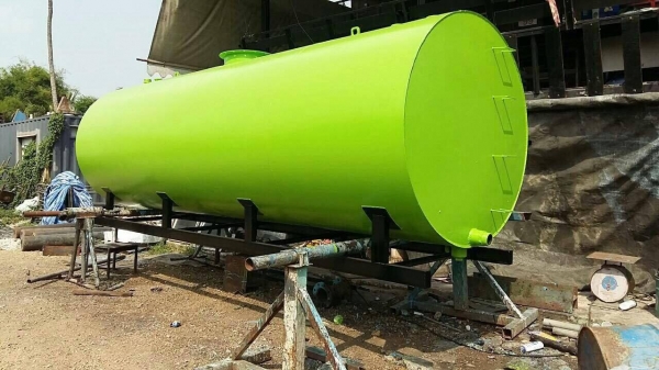 (ลงเมื่อวาน วันนี้ขายเรียบร้อยครับ) จัดถังน้ำมันสีแจ่มๆสักใบ 9000 ลิตร ถังเข้าใหม่ ทำสีใหม่