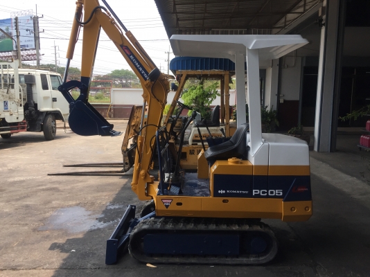 รถขุด Komatsu PC05-6 แทรคยาง มือสอง นำเข้าจากญี่ปุ่น ทำสีใหม่