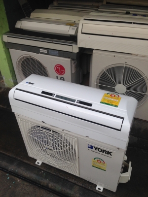 **** ขายแอร์ YORK 9000 BTU สภาพสวย ****