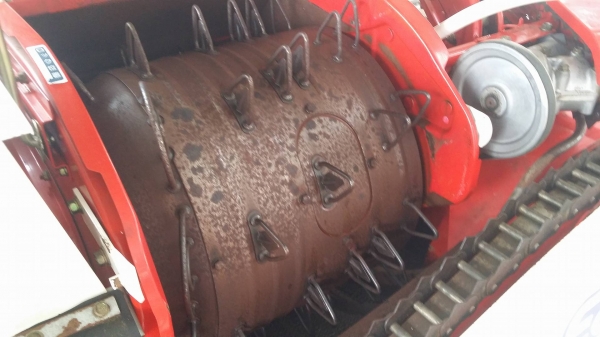 รถเกี่ยวข้าวพร้อมนวดข้าวในตัว แบบนั่งขับ เก่าญี่ปุ่น  YANMAR  รุ่น  Ee-4 เกี่ยวข้าว 2 แถว สภาพสวย