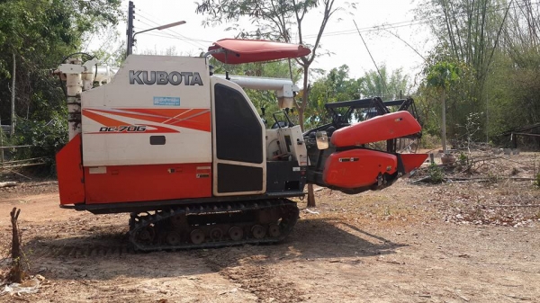 ขายด่วน  ขายรถเกี่ยวคูโบต้า DC 70 g ปี 56  พร้อมโอน  รถบ้านขายเอง