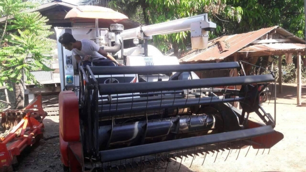 ขายด่วน  ขายรถเกี่ยวคูโบต้า DC 70 g ปี 56  พร้อมโอน  รถบ้านขายเอง