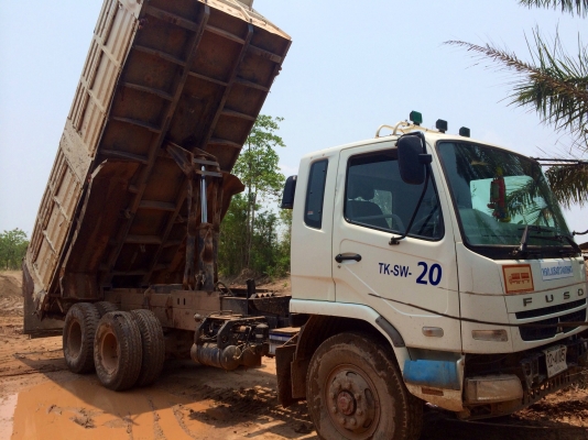 ขายด่วน รถสิบล้อสองเพลาดั้ม  มิตซู  ปี 56  ไมล์สี่หมื่นกว่ากิโล  240  พร้อมใช้งาน  เอกสารพร้อม