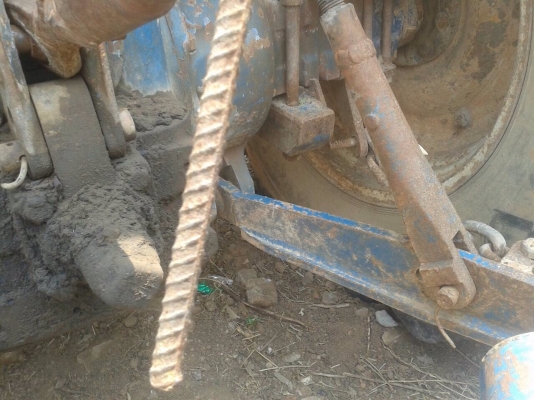 ขายรถไถFORD -6600 (ราคา 325,000บาท)  เลขเครื่อง D4NN 6015 -T5  เลขเกียร์ D2NN-7006-F รถสภาพดีพร้อมใช้งาน อุปกรณ์ครบพร้อม มีใบมีดดันหน้า ผาน7สภาพดีมากพร้อมใช้งาน เครื่องแรงดี ระบบไฮดรอลิกส์ดี  คูณ ชัยยา โทร 081-9972972  089-8451778