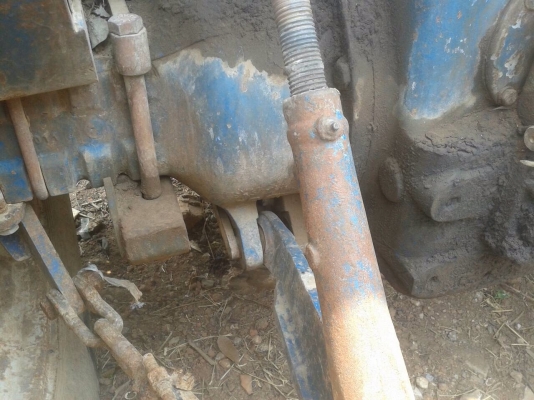 ขายรถไถFORD -6600 (ราคา 325,000บาท)  เลขเครื่อง D4NN 6015 -T5  เลขเกียร์ D2NN-7006-F รถสภาพดีพร้อมใช้งาน อุปกรณ์ครบพร้อม มีใบมีดดันหน้า ผาน7สภาพดีมากพร้อมใช้งาน เครื่องแรงดี ระบบไฮดรอลิกส์ดี  คูณ ชัยยา โทร 081-9972972  089-8451778