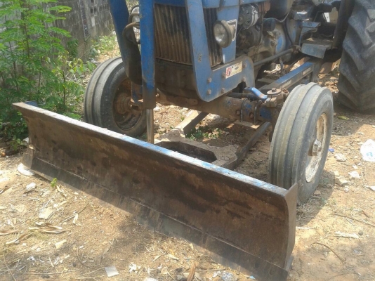 ขายรถไถFORD -6600 (ราคา 325,000บาท)  เลขเครื่อง D4NN 6015 -T5  เลขเกียร์ D2NN-7006-F รถสภาพดีพร้อมใช้งาน อุปกรณ์ครบพร้อม มีใบมีดดันหน้า ผาน7สภาพดีมากพร้อมใช้งาน เครื่องแรงดี ระบบไฮดรอลิกส์ดี  คูณ ชัยยา โทร 081-9972972  089-8451778