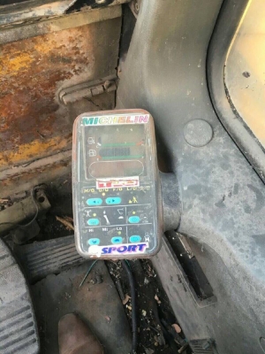 PC300-6 มี 2 คัน รถอยู่ภาคกลาง ไฟฟ้าครบ เอกสารเล่มทะเบียน