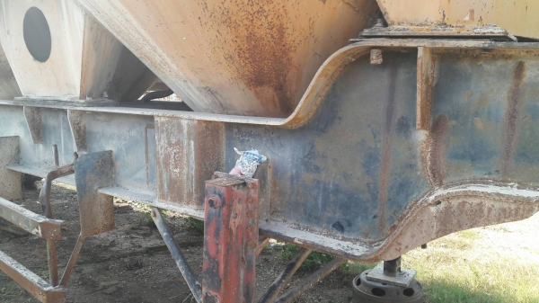 หางพื้้นเรียบ2เพลายาว12เมตรบรรทุกเต้าปูน3ลูกต่ออู่สามมิตรปี38น้ำหนักรวม9.5ตัน หางพื้้นเรียบ2เพลายาว12เมตรบรรทุกเต้าปูน3ลูกต่ออู่สามมิตรปี38น้ำหนักรวม9.5ตัน