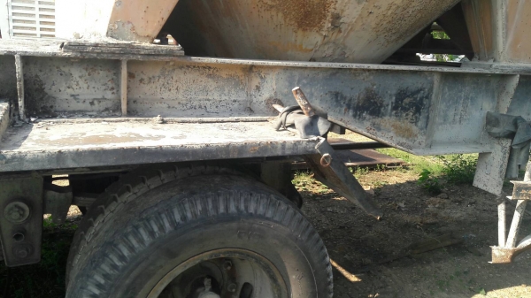 หางพื้้นเรียบ2เพลายาว12เมตรบรรทุกเต้าปูน3ลูกต่ออู่สามมิตรปี38น้ำหนักรวม9.5ตัน หางพื้้นเรียบ2เพลายาว12เมตรบรรทุกเต้าปูน3ลูกต่ออู่สามมิตรปี38น้ำหนักรวม9.5ตัน