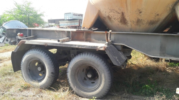 หางพื้้นเรียบ2เพลายาว12เมตรบรรทุกเต้าปูน3ลูกต่ออู่สามมิตรปี38น้ำหนักรวม9.5ตัน หางพื้้นเรียบ2เพลายาว12เมตรบรรทุกเต้าปูน3ลูกต่ออู่สามมิตรปี38น้ำหนักรวม9.5ตัน