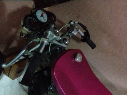 ขายยกคัน LSสีชมพู สภาพok เล่มเขียวหายมีเอกสารหน้าเล่ม  หาปั้มบน-ล่าง คาร์บู วงล้อยางใส่วิ่งใด้เลย ราคา8000บาท โทร0924462525โส กทม