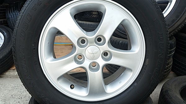 ขายล้อ Mitsubishi Triton 15ยาง205/65/15 ปี 13 4 ล้อ