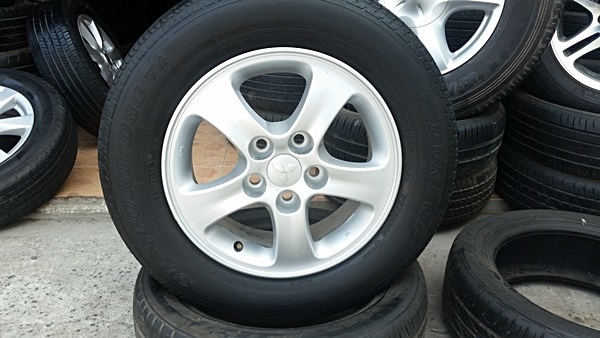 ขายล้อ Mitsubishi Triton 15ยาง205/65/15 ปี 13 4 ล้อ